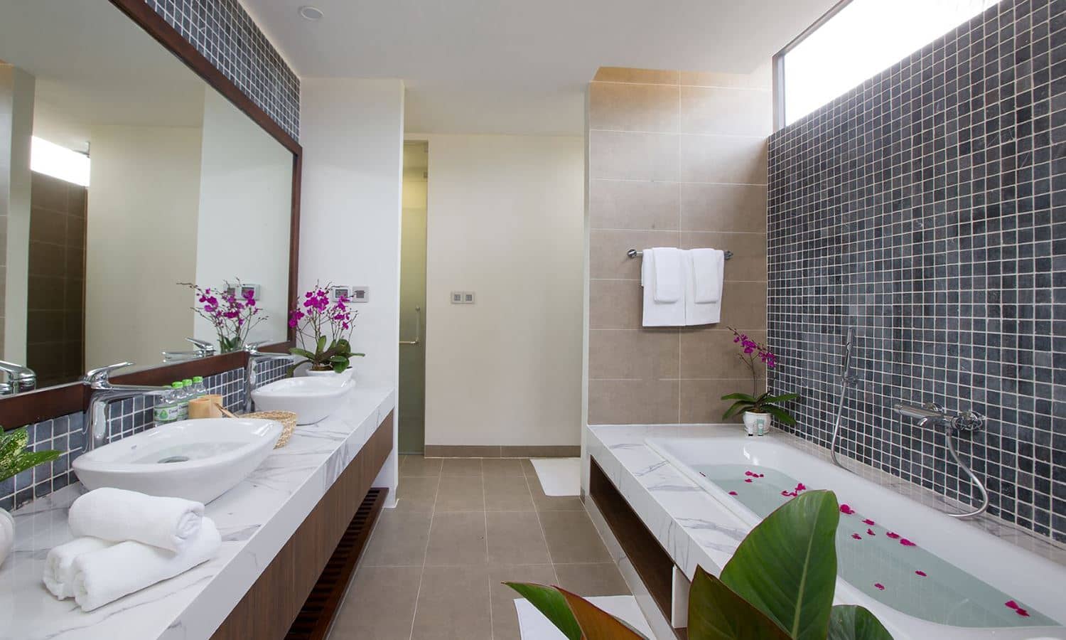 rooms-villa-4-bedrooms-garden-view