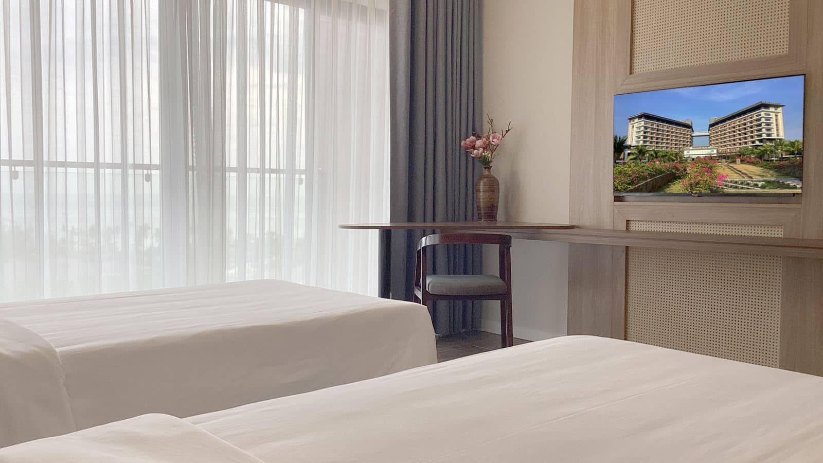 rooms-deluxe-mountain-view