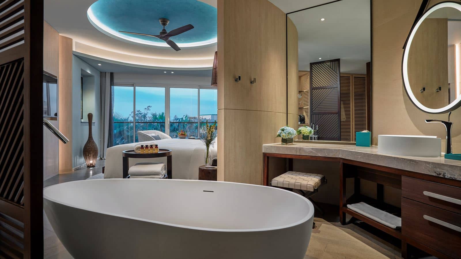 rooms-deluxe-ocean-balcony