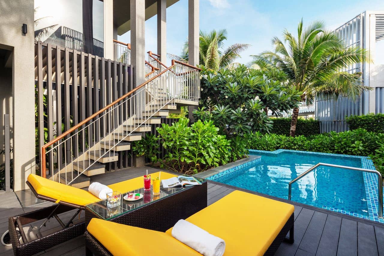 rooms-cabana-pool-access-with-sofa-bed