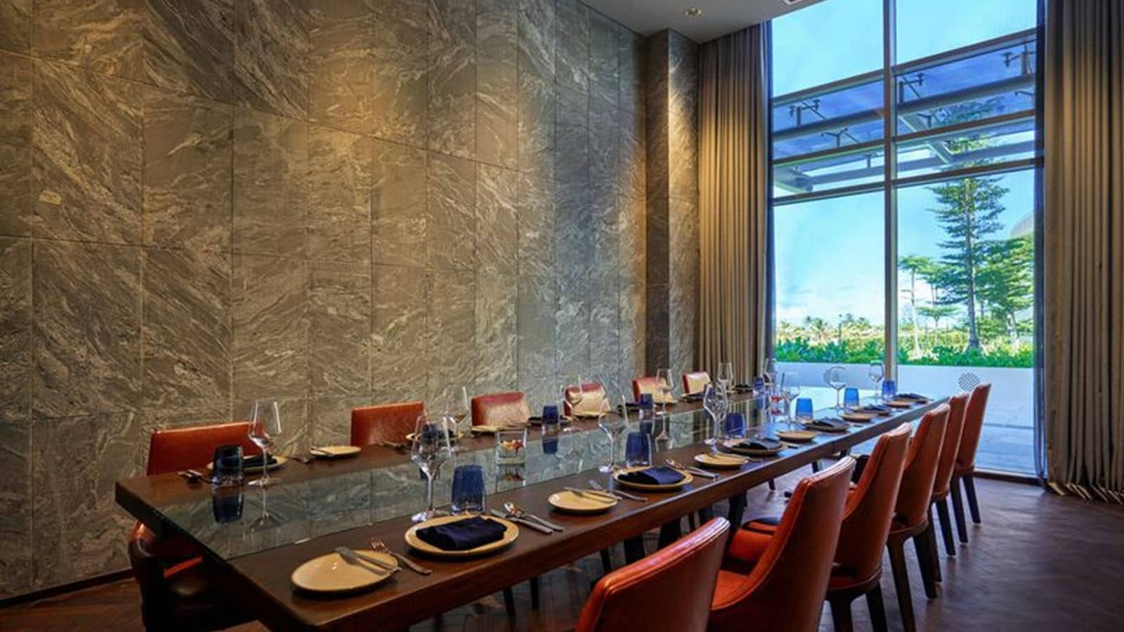 restaurants-beachfront-executive-lounge