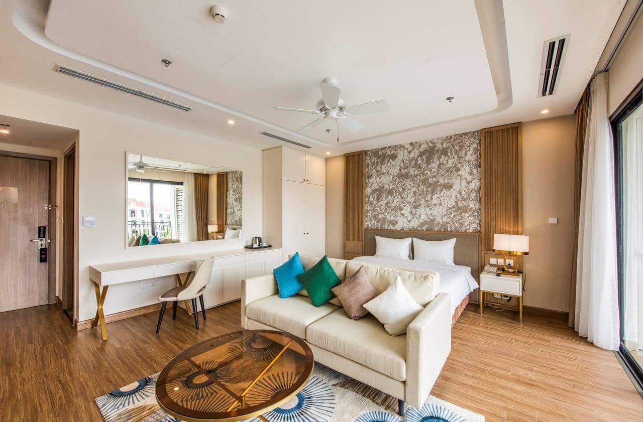 rooms-room-family-pool-view