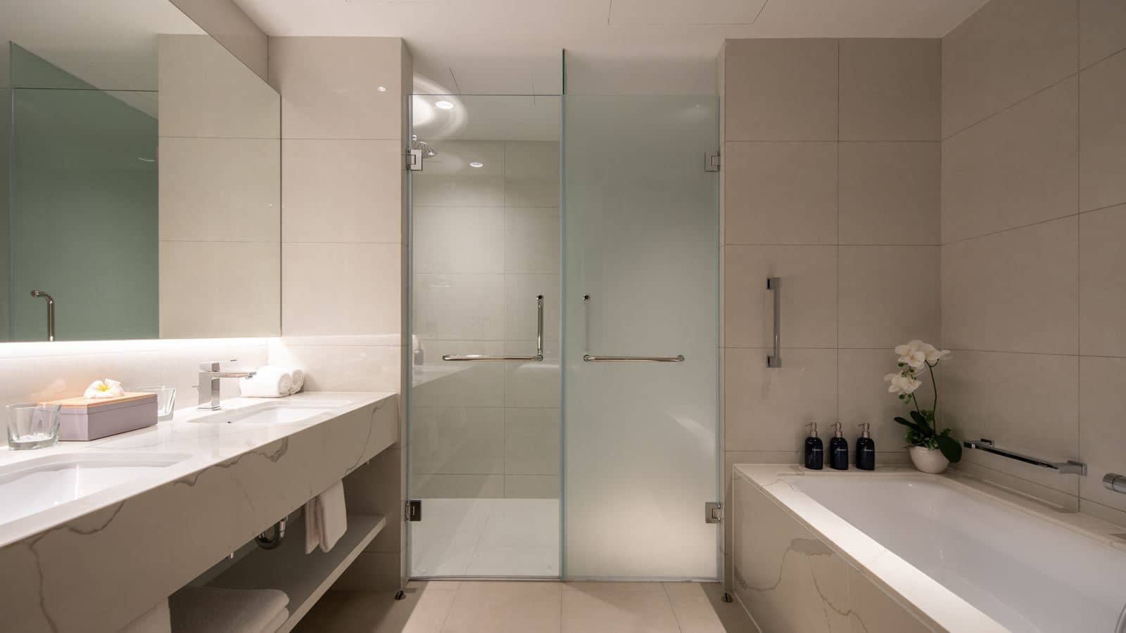 rooms-1bedroom-suite-with-terrace-ocean-view