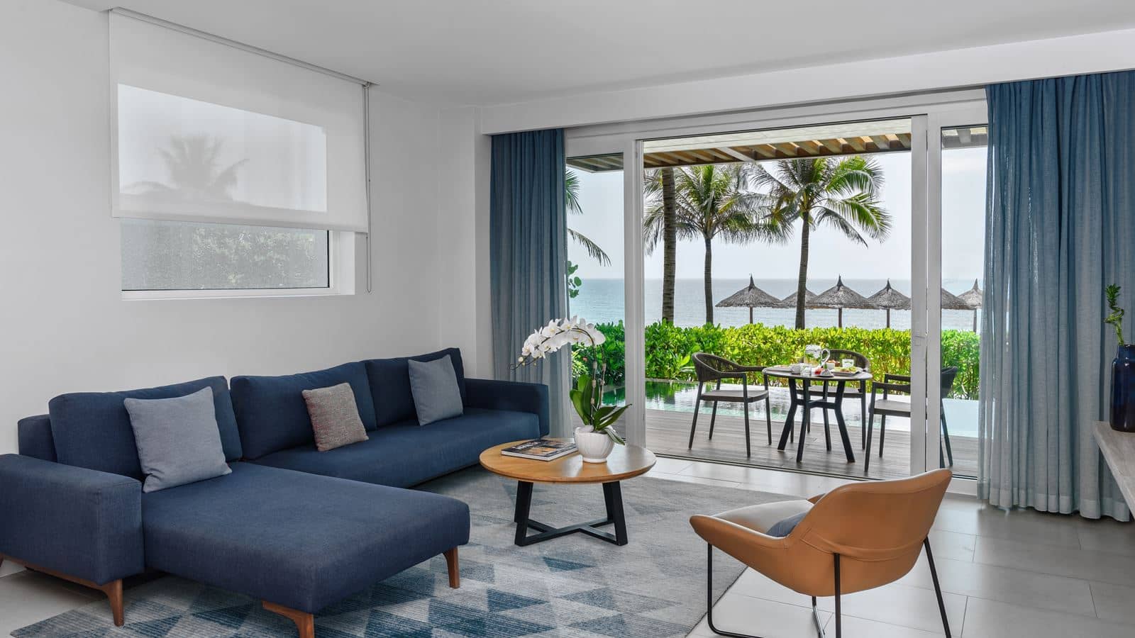 rooms-1bedroom-villa-private-pool-beach-front