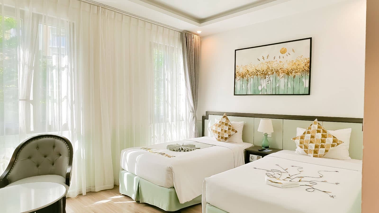 rooms-deluxe-city-view