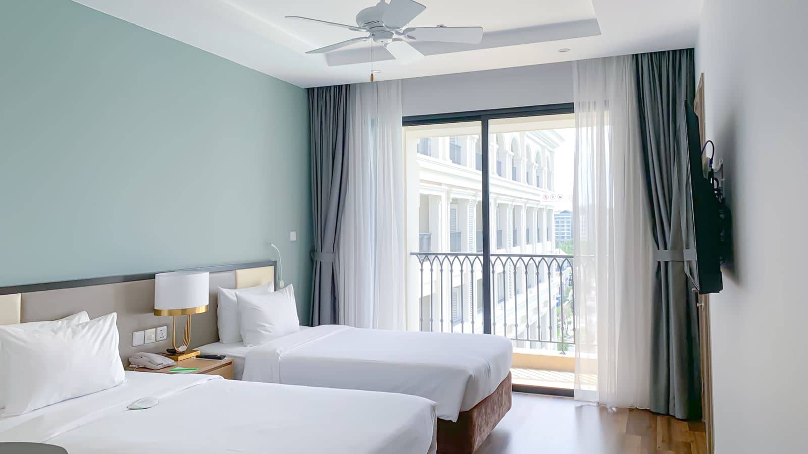 rooms-superior-pool-view