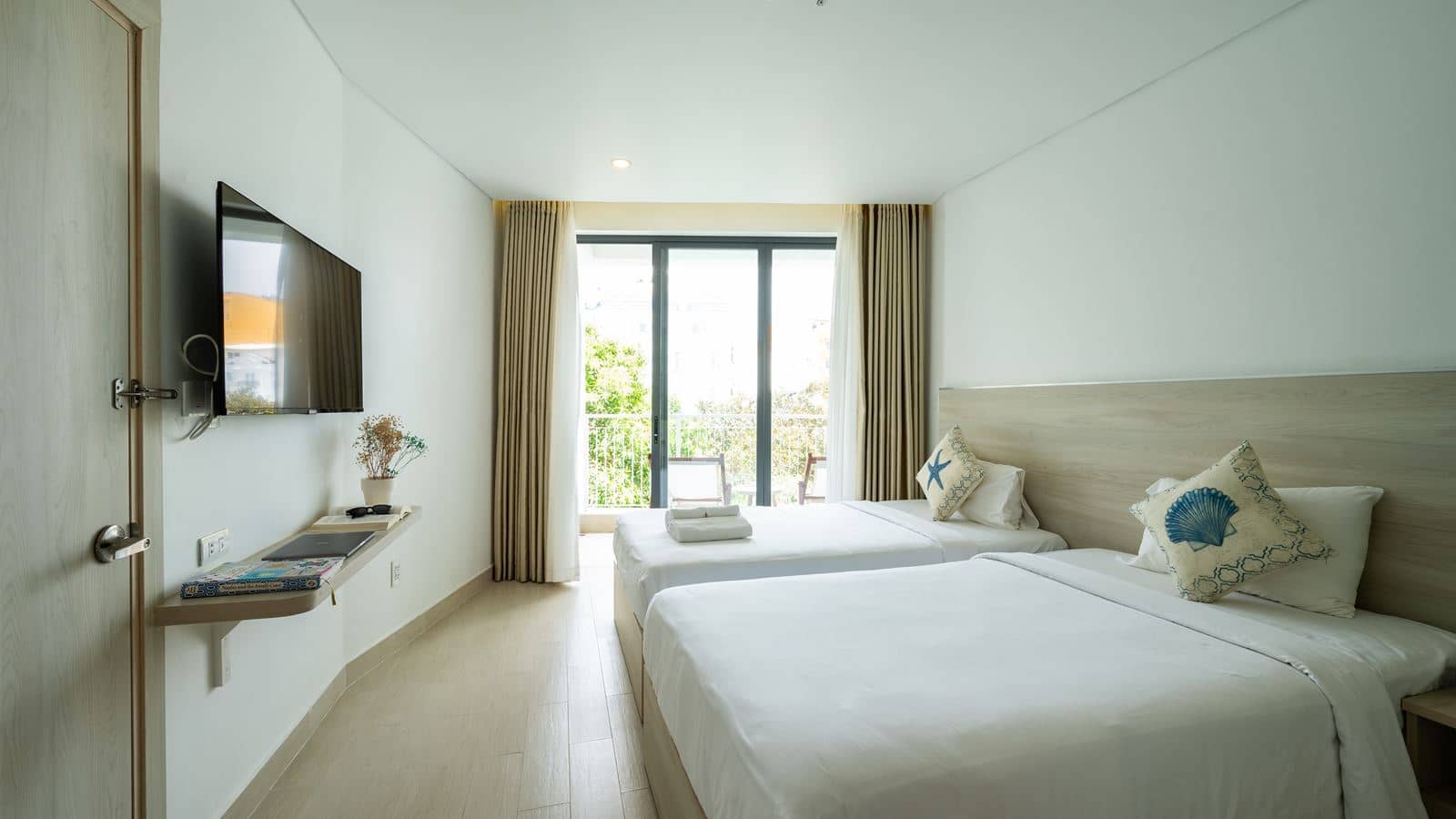 rooms-superior-with-balcony-child-without-extra-bed