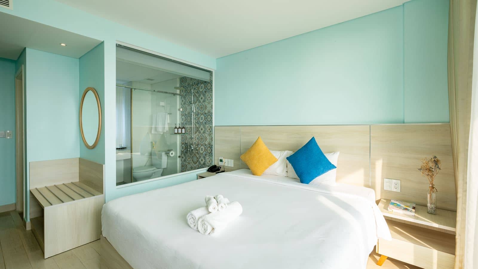 rooms-deluxe-sea-view-with-balcony