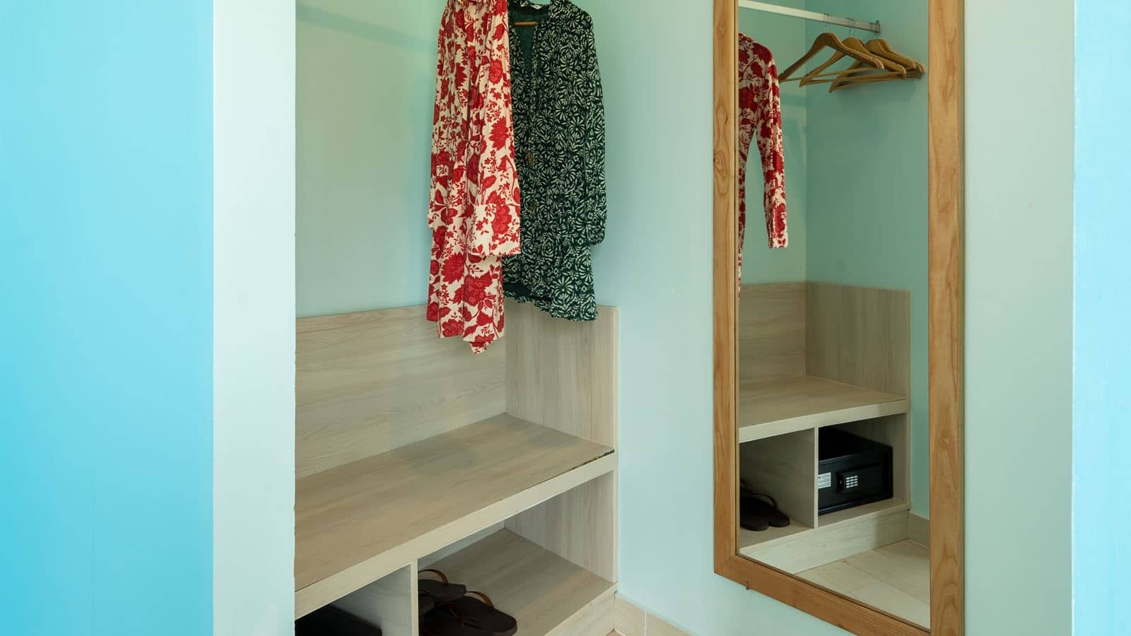 rooms-quad-room-with-balcony
