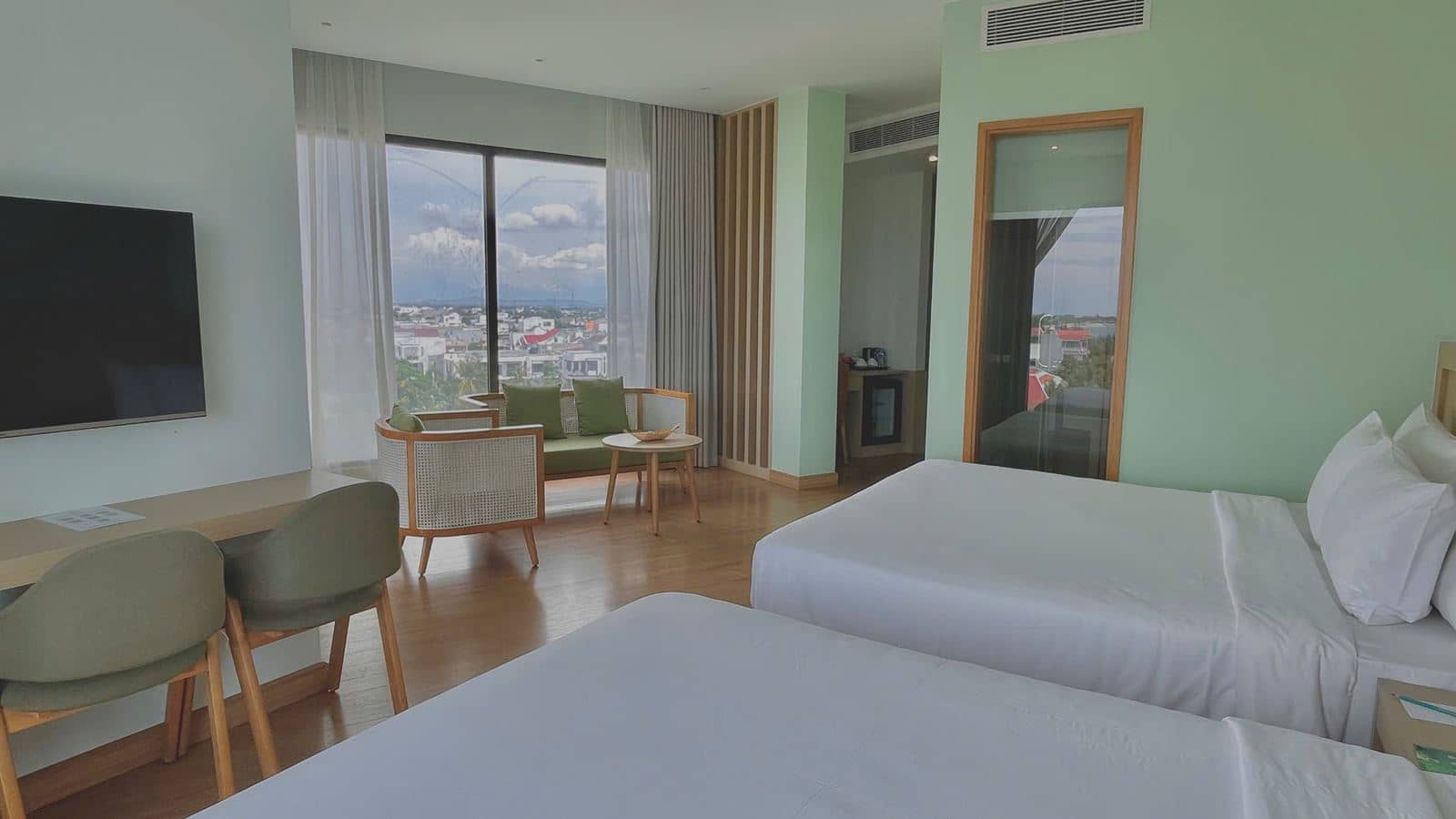 rooms-one-bedroom-deluxe-with-balcony
