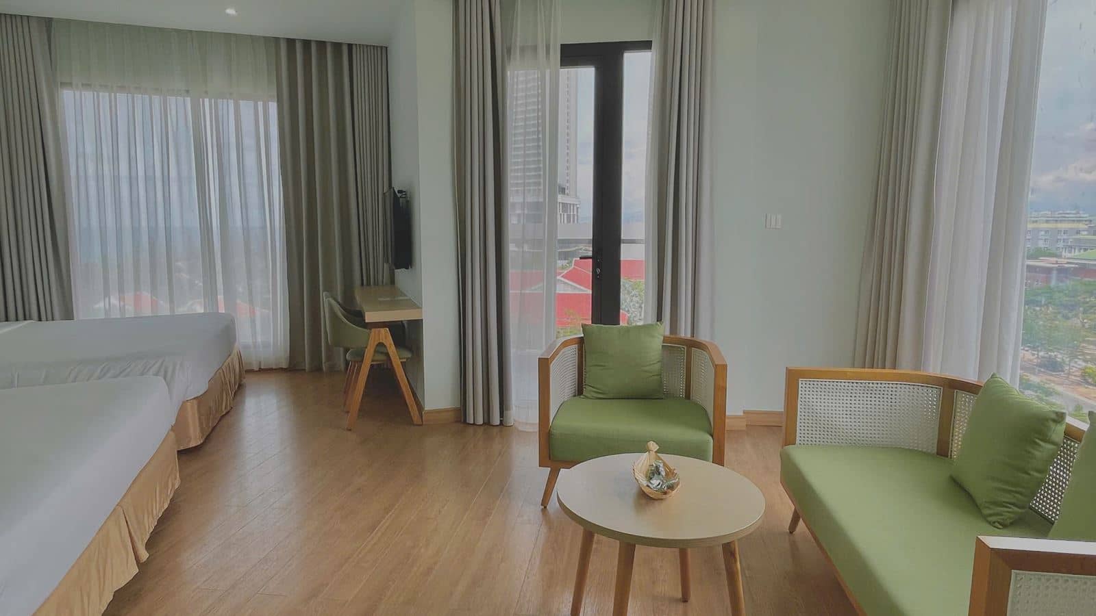 rooms-one-bedroom-deluxe-with-balcony