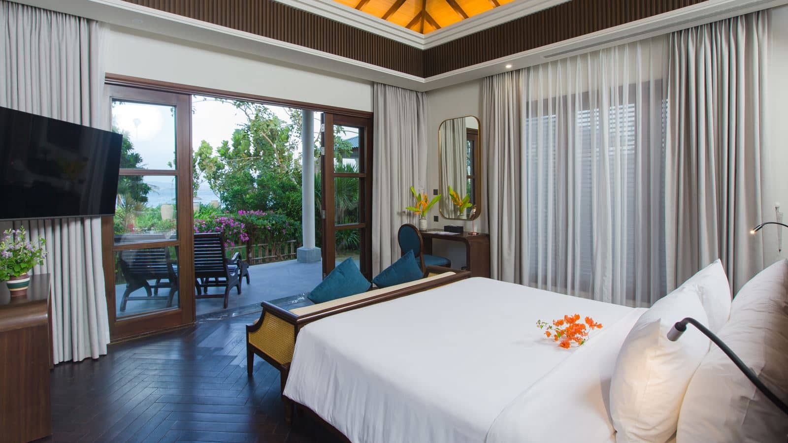 rooms-garden-villa-with-balcony
