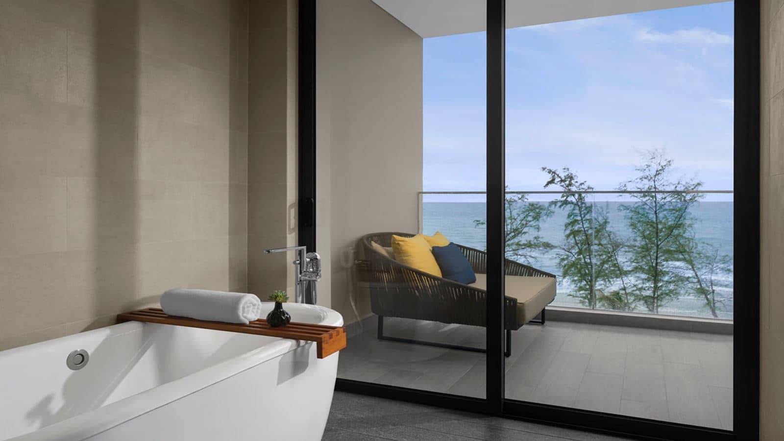 rooms-junior-suite-oceanfront-view-child-without-extra-bed