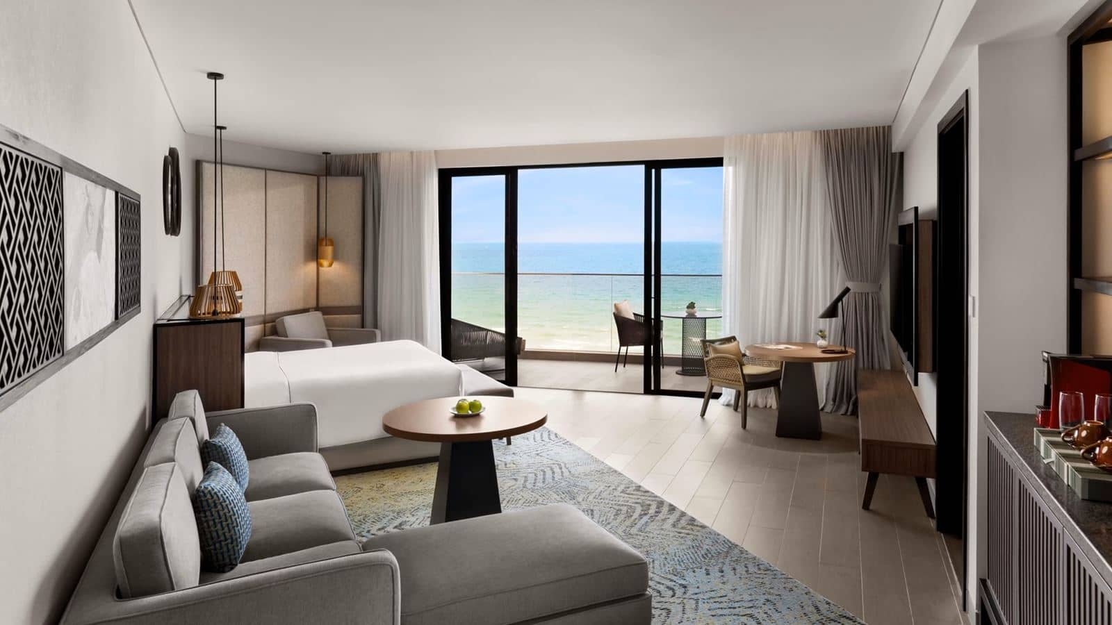 rooms-1bedroom-suite-grand-oceanfront-view
