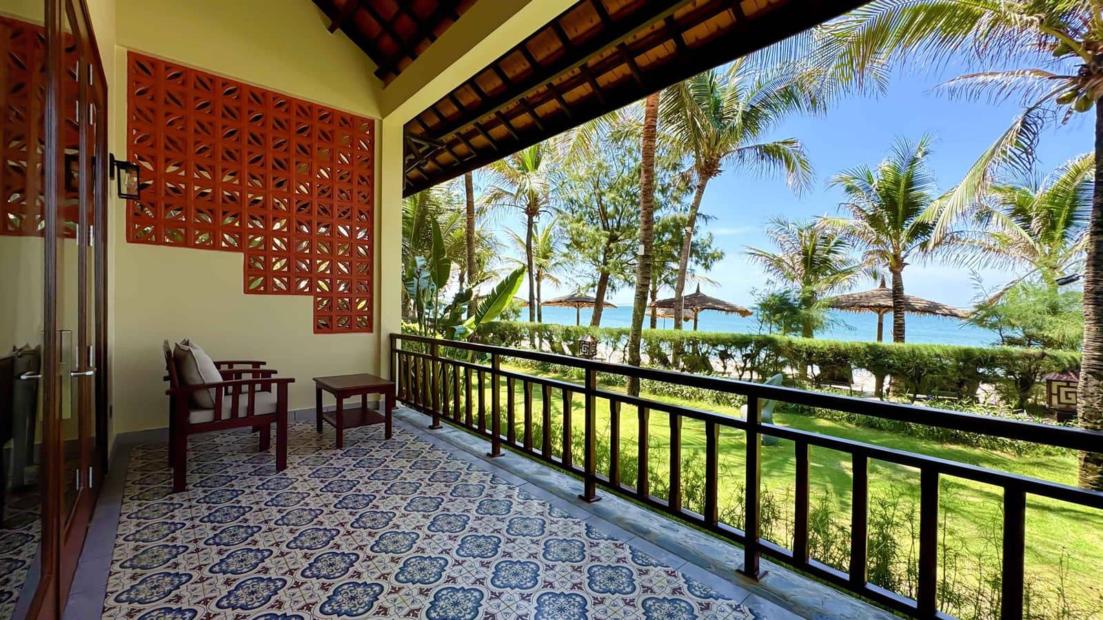 rooms-beachfront-villa-child-without-extra-bed