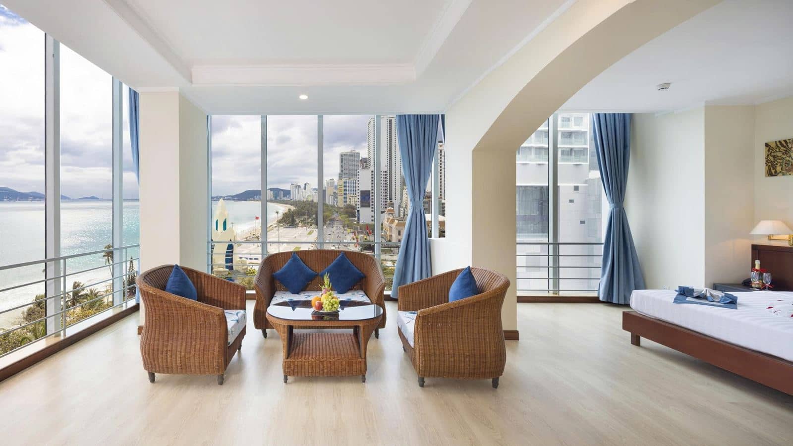 rooms-suite-with-balcony