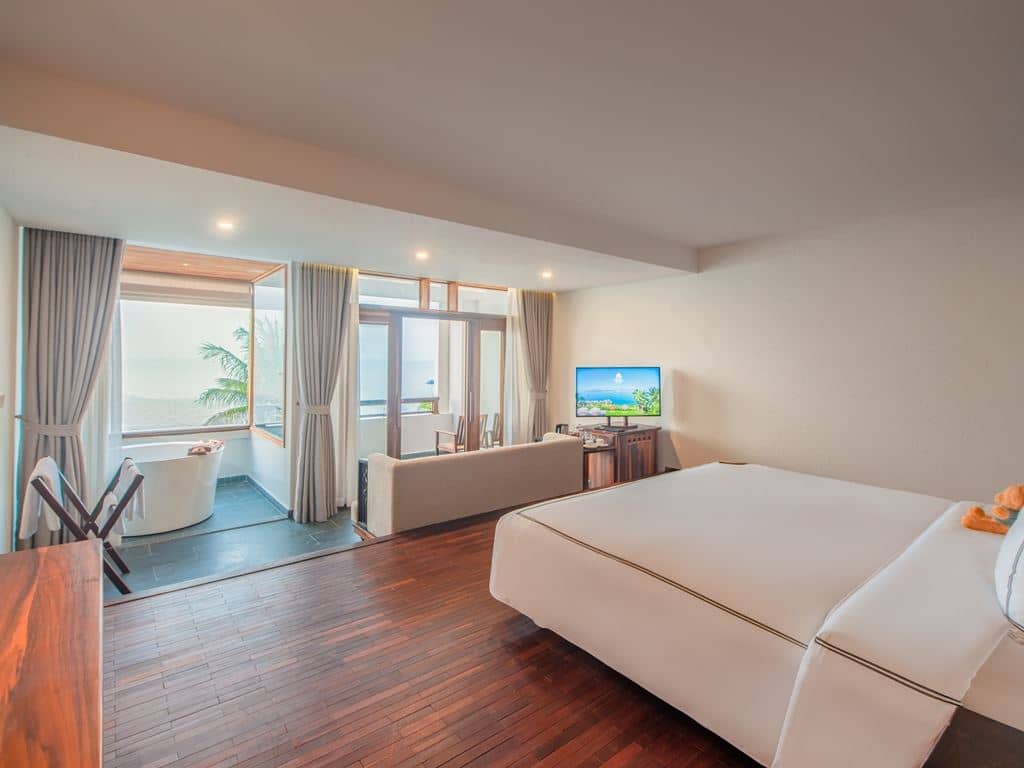 rooms-premier-executive-ocean-king-suite