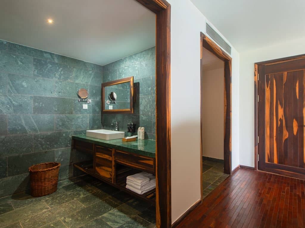 rooms-premier-executive-ocean-king-suite