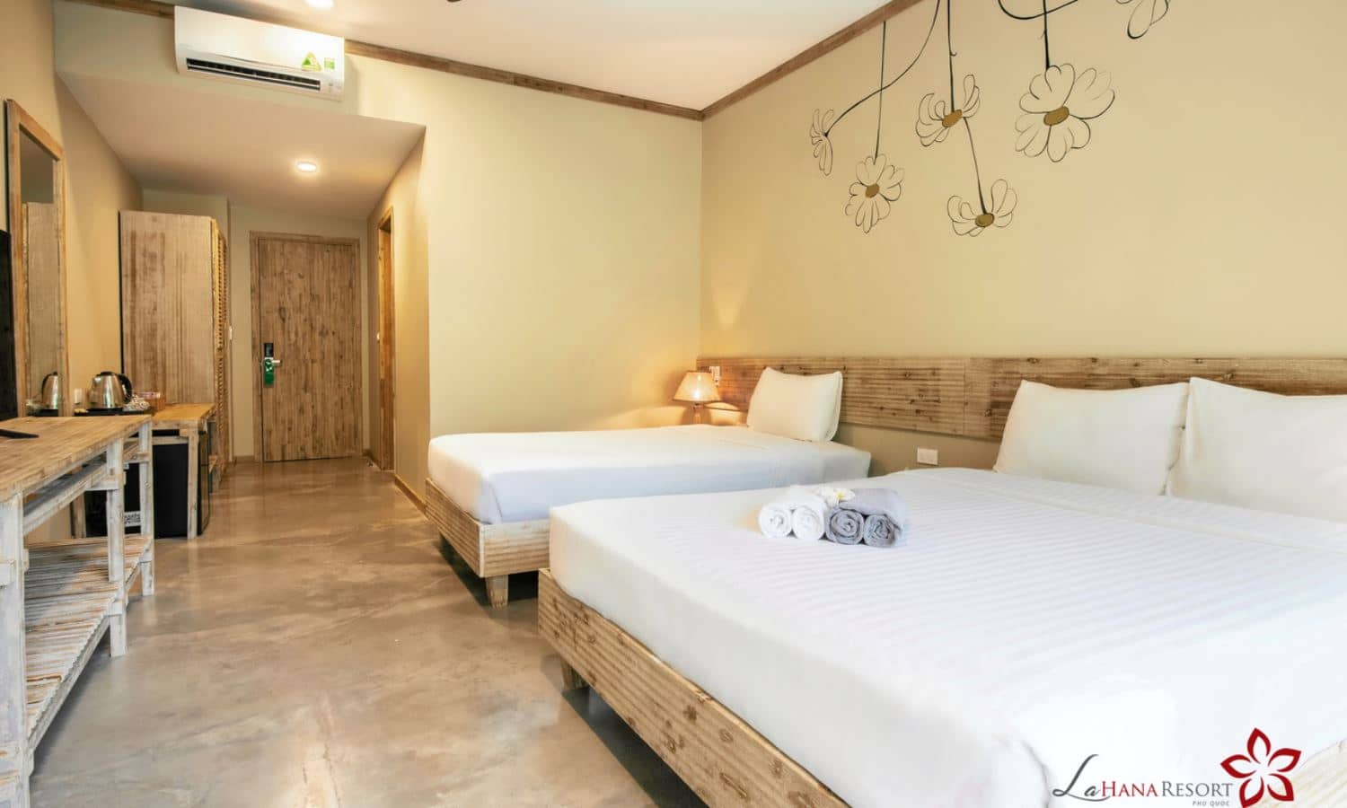 rooms-deluxe-triple-with-gardenview