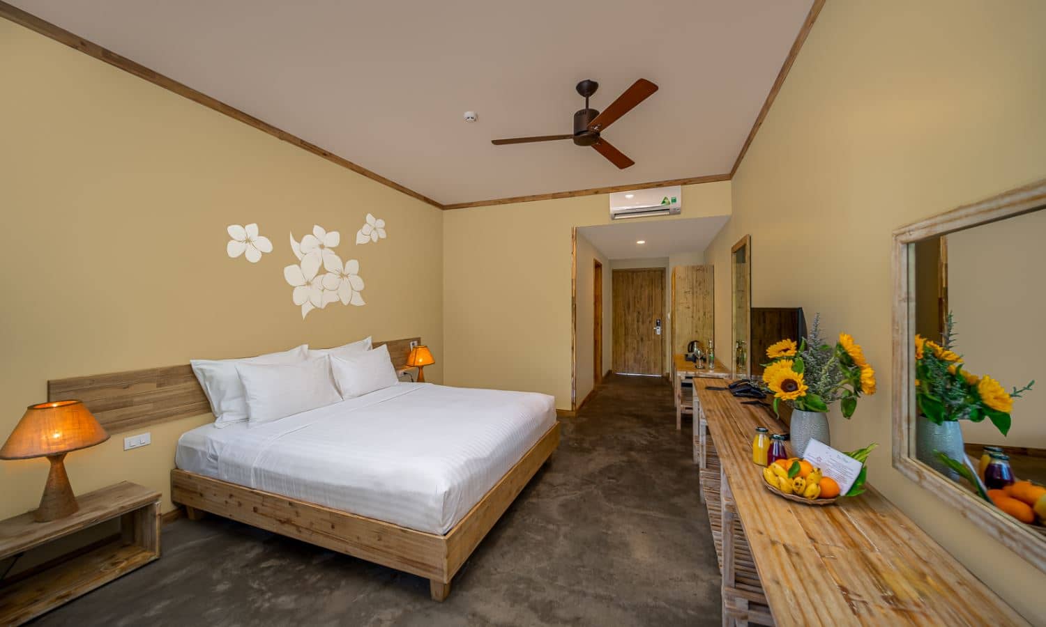 rooms-deluxe-double-with-gardenview