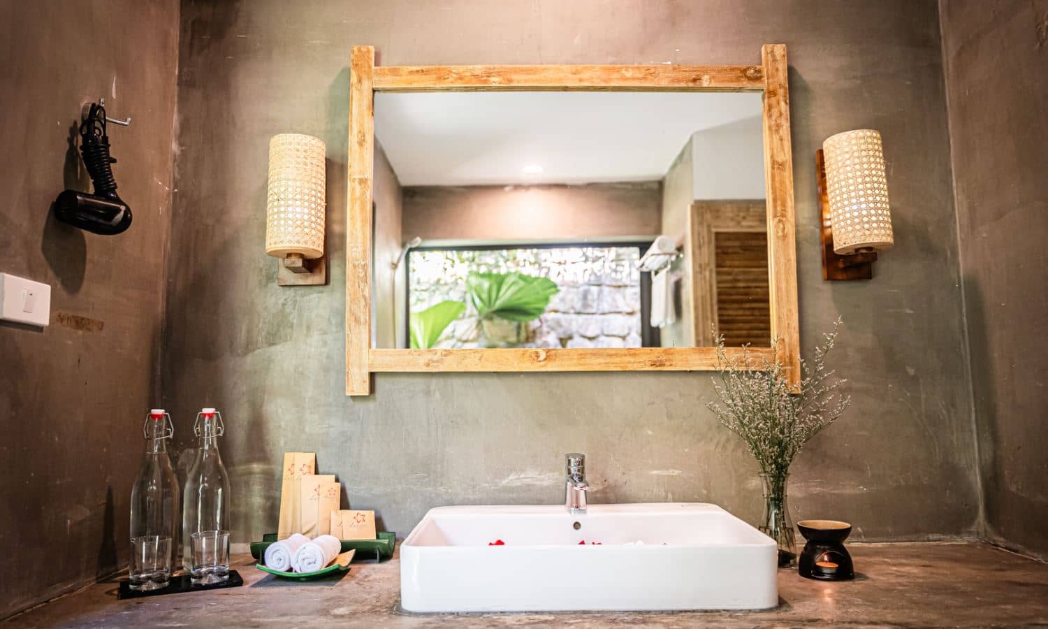 rooms-deluxe-bungalow-with-gardenview
