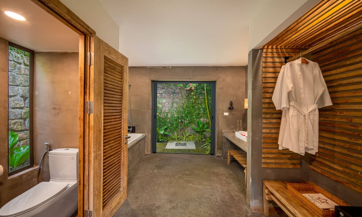 rooms-hill-bungalow-with-bathtub