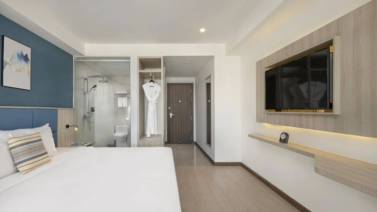 rooms-deluxe-city-view-with-balcony