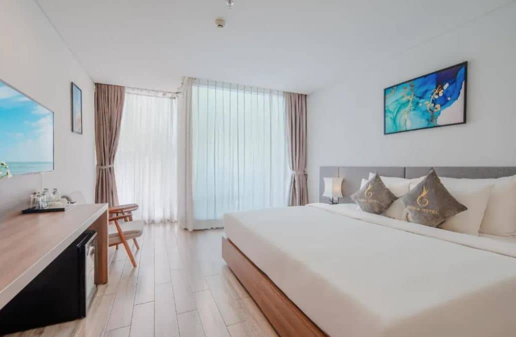 rooms-deluxe-with-balcony