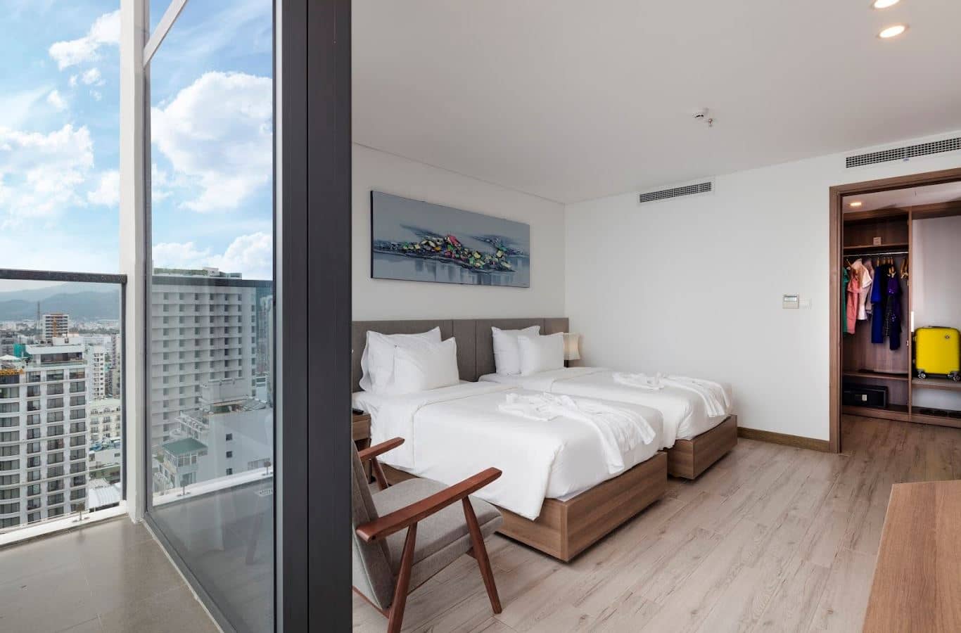 rooms-premier-deluxe-with-balcony