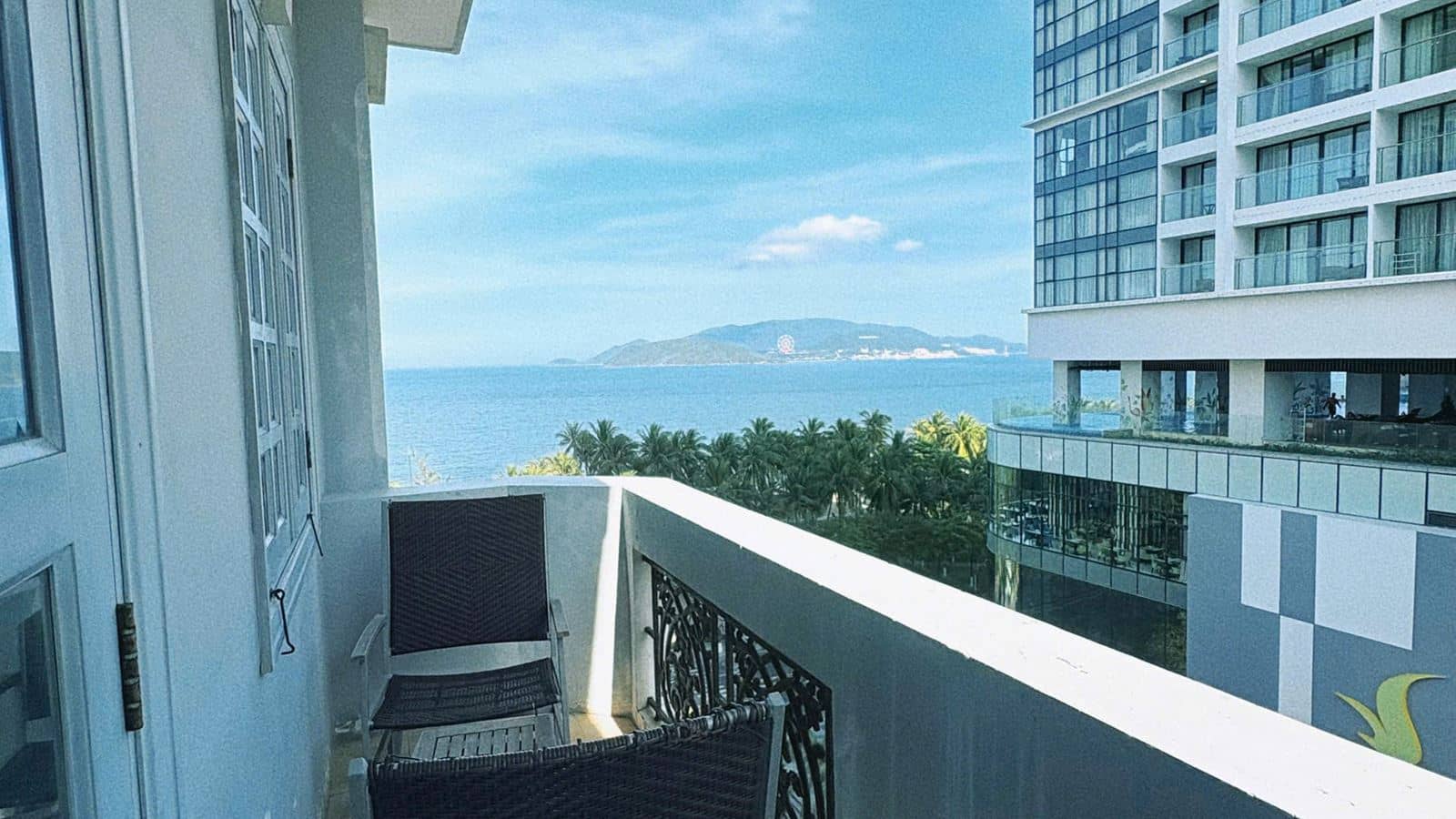 rooms-deluxe-with-balcony