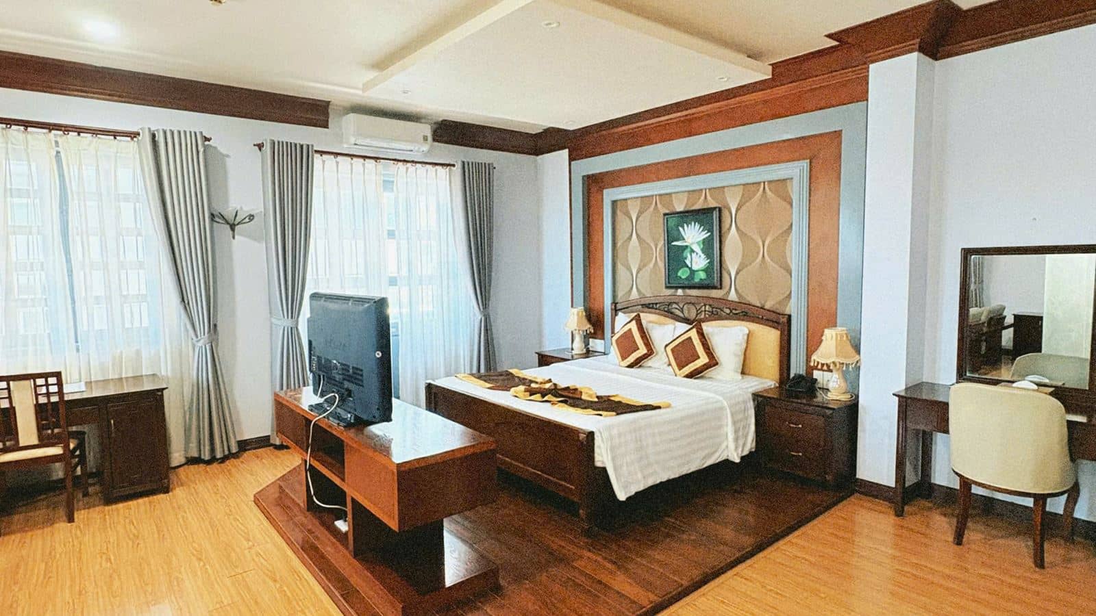 rooms-luxury-suite-seaview-with-balcony
