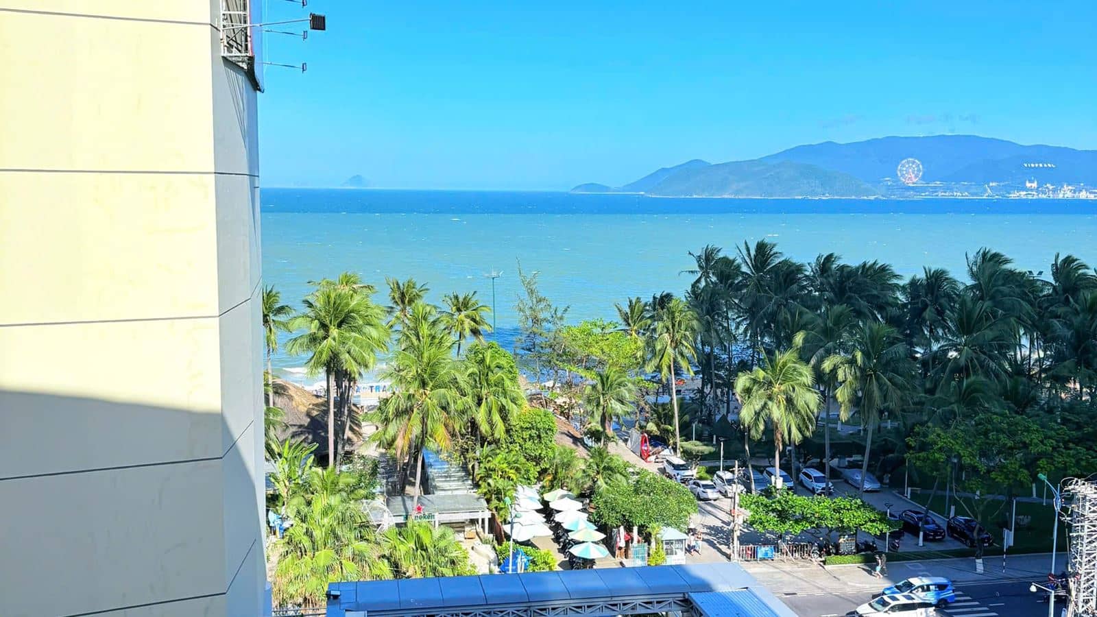 rooms-luxury-suite-seaview-with-balcony