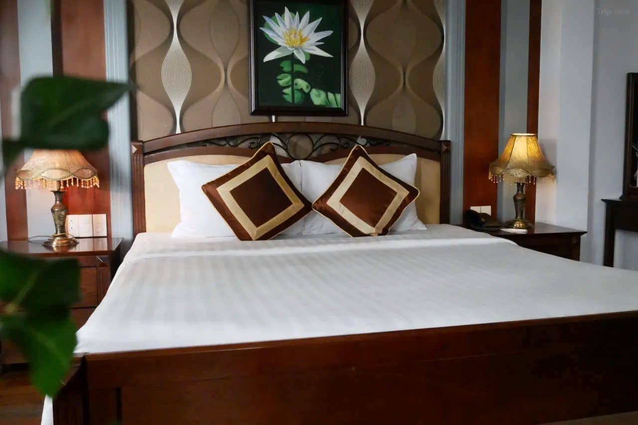 rooms-luxury-suite-seaview-with-balcony