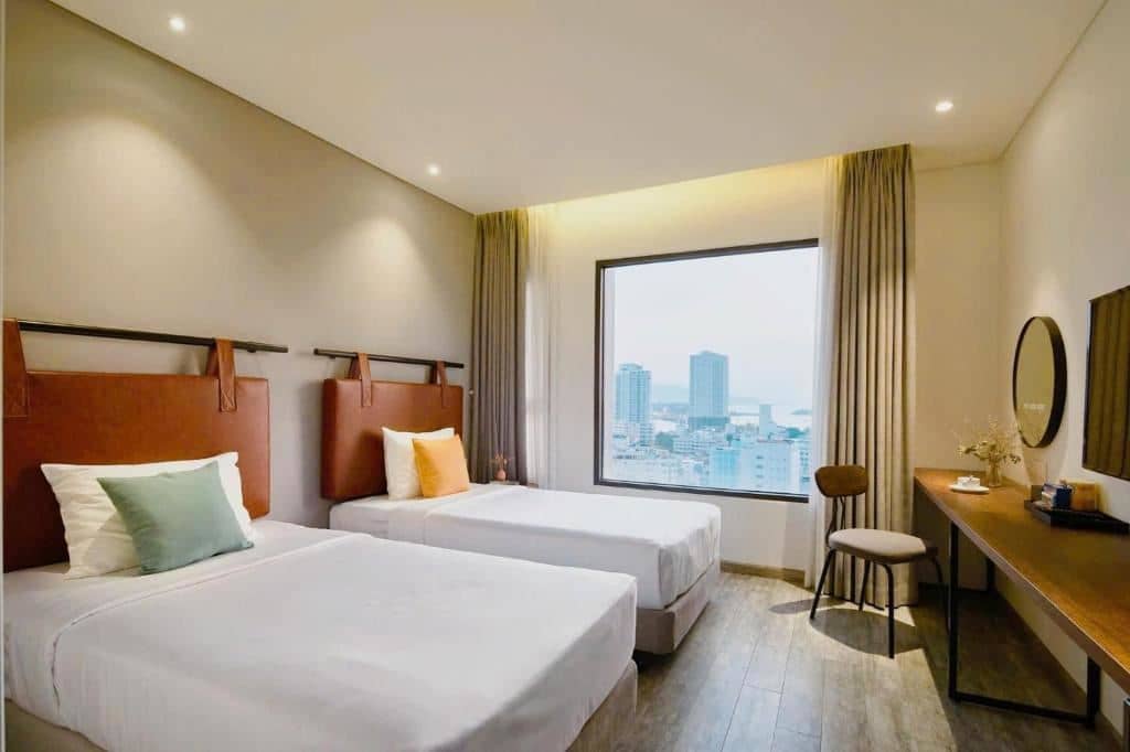 rooms-cozy-twin-with-city-view-child-without-extra-bed
