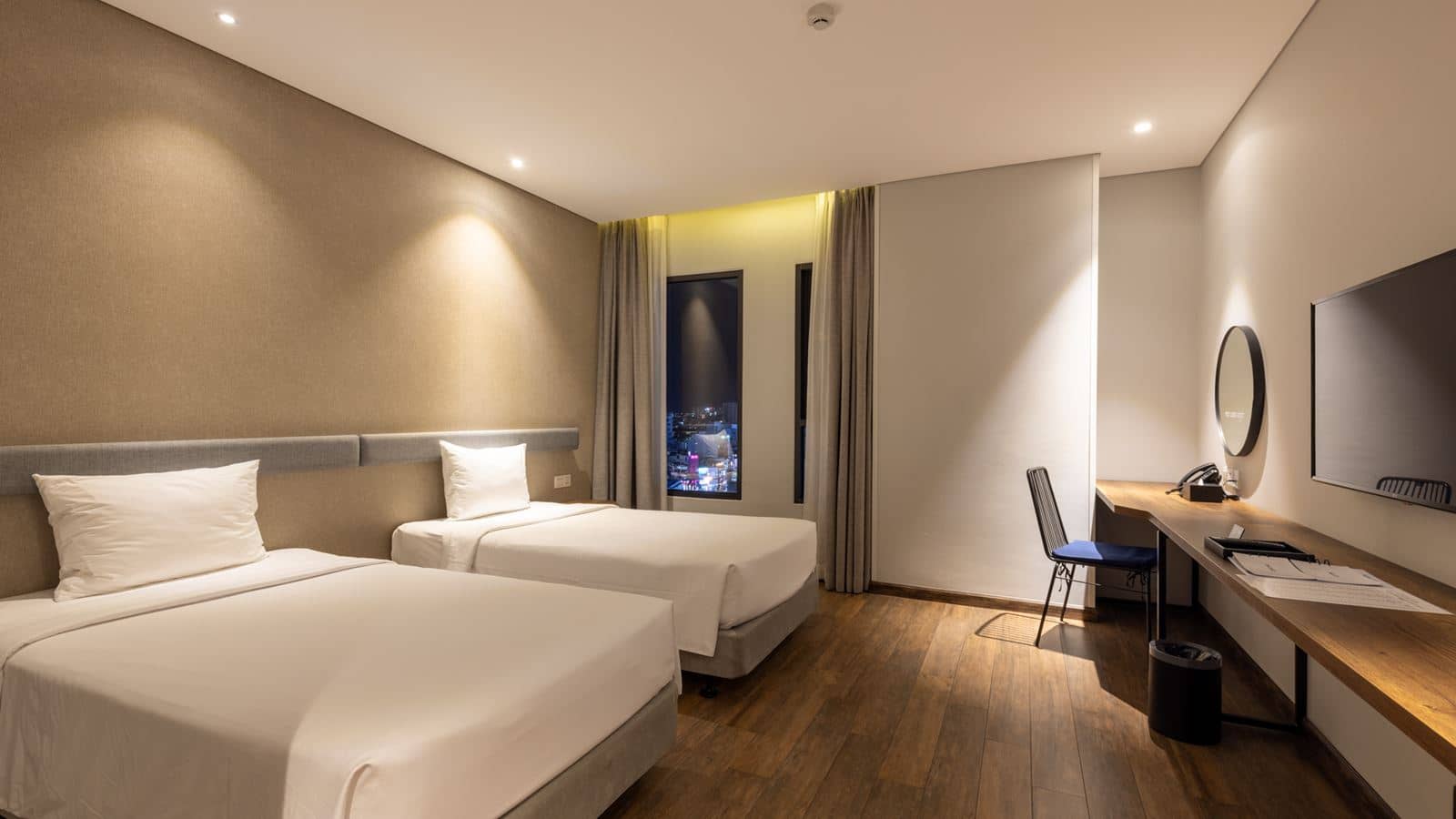 rooms-cozy-twin-with-city-view-child-without-extra-bed