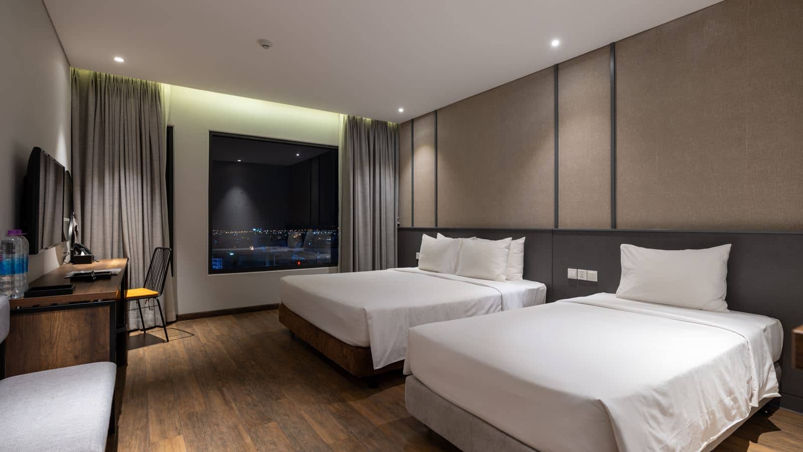 rooms-roomy-double-with-city-view-child-without-extra-bed