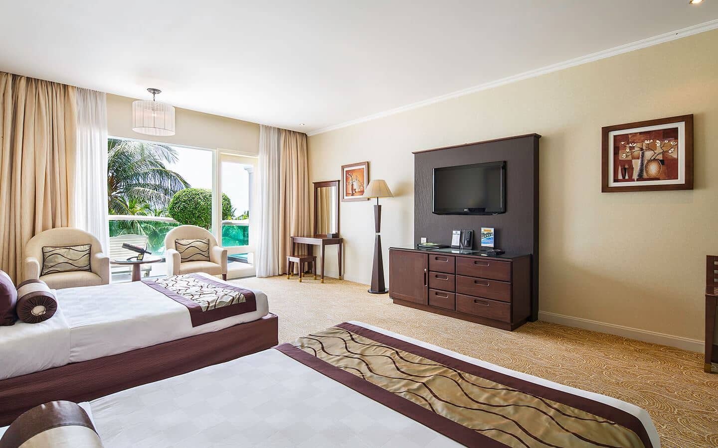 rooms-deluxe-pool-view-with-balcony-child-without-extra-bed