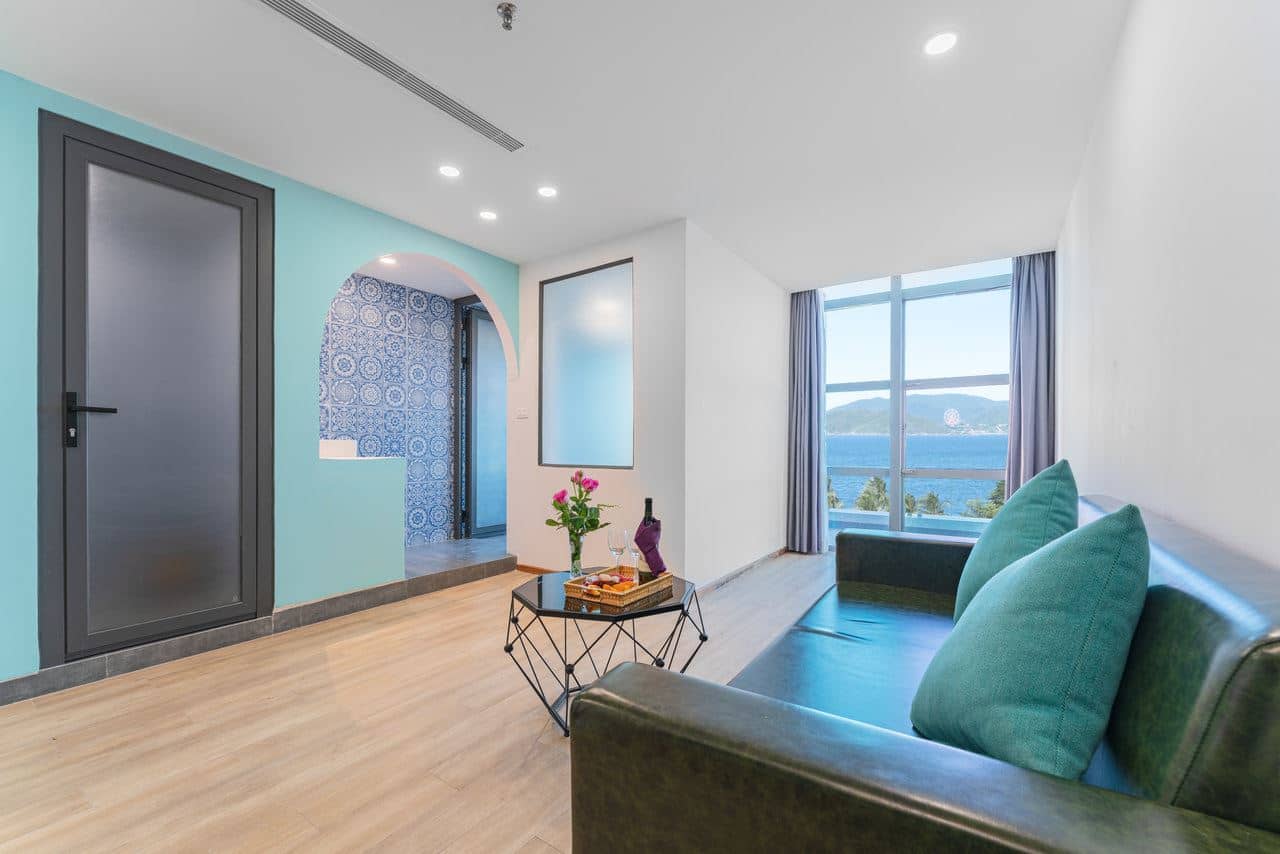 rooms-suite-sea-view-with-balcony