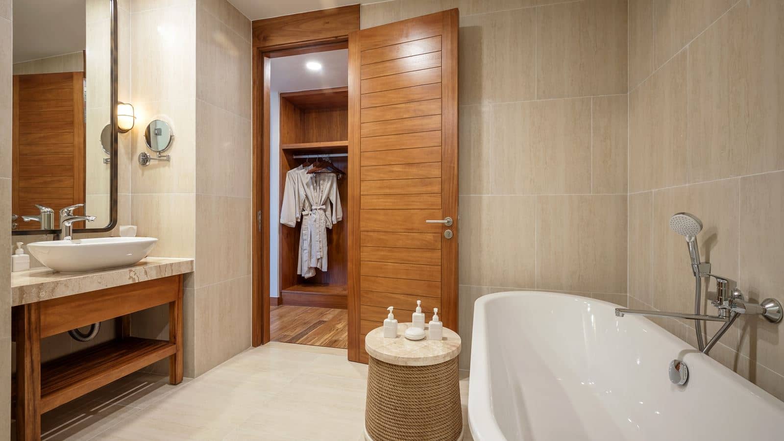 rooms-suite-2bedroom-sea-view-child-without-extra-bed