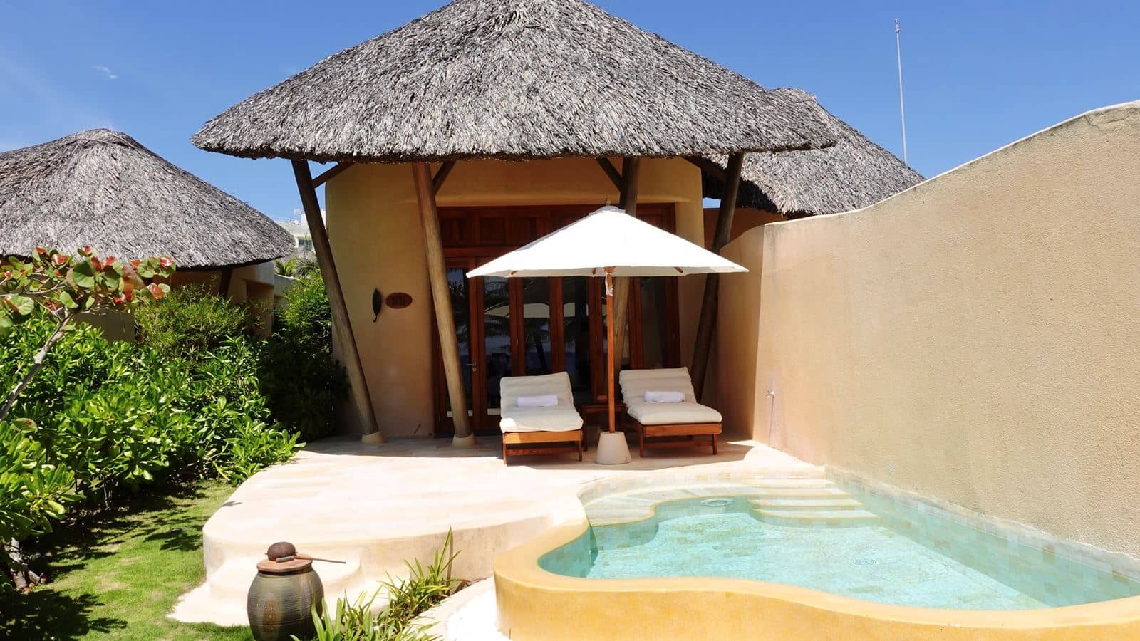 rooms-1bedroom-pool-villa