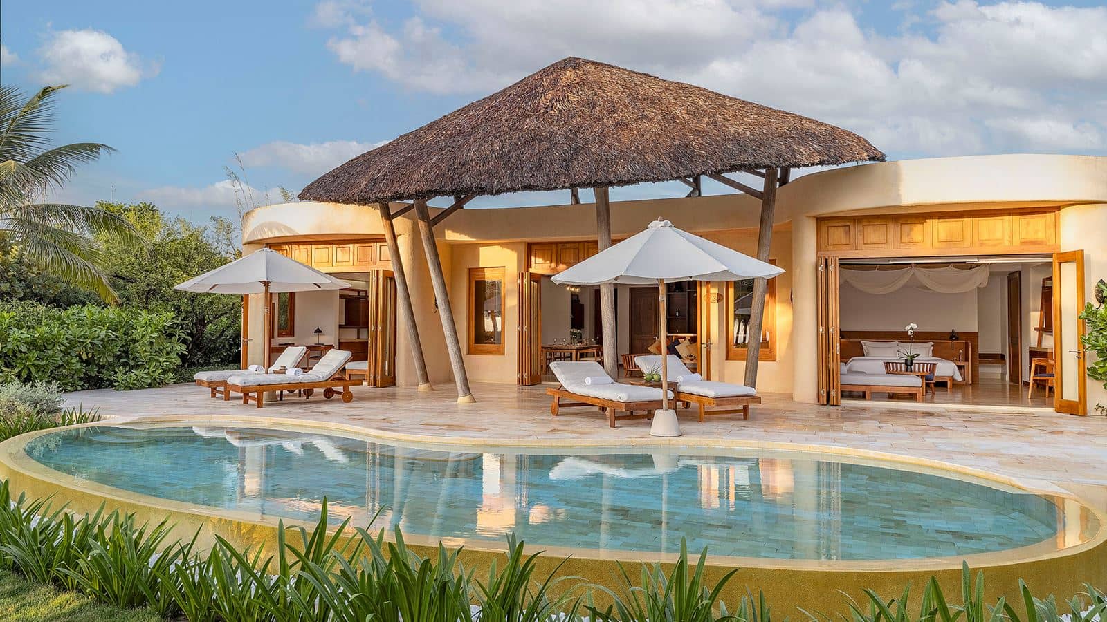 rooms-4bedroom-beach-front-pool-villa-child-without-extra-bed
