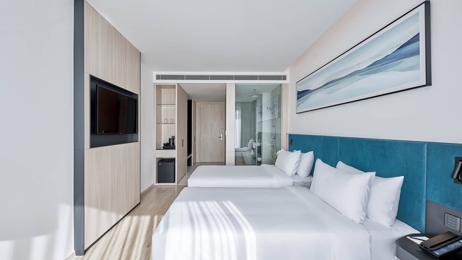 rooms-deluxe-city-view-with-balcony
