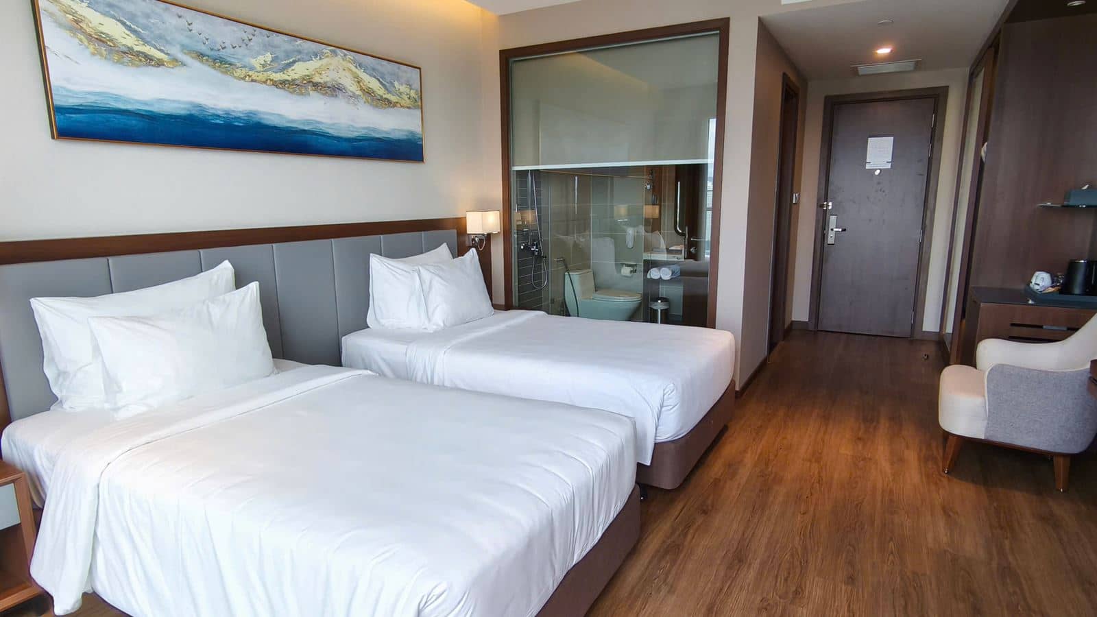 rooms-deluxe-partial-sea-view-with-balcony
