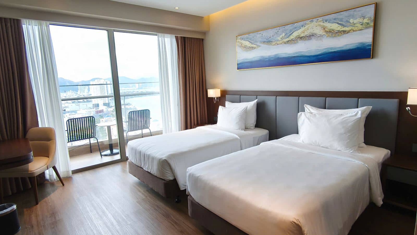 rooms-deluxe-partial-sea-view-with-balcony