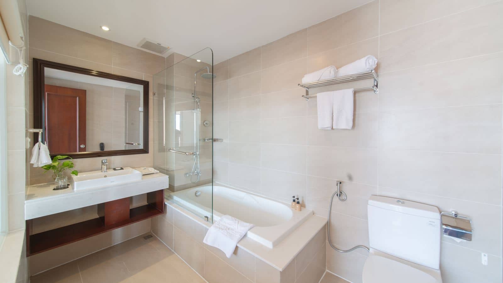 rooms-florida-suite-partial-sea-view