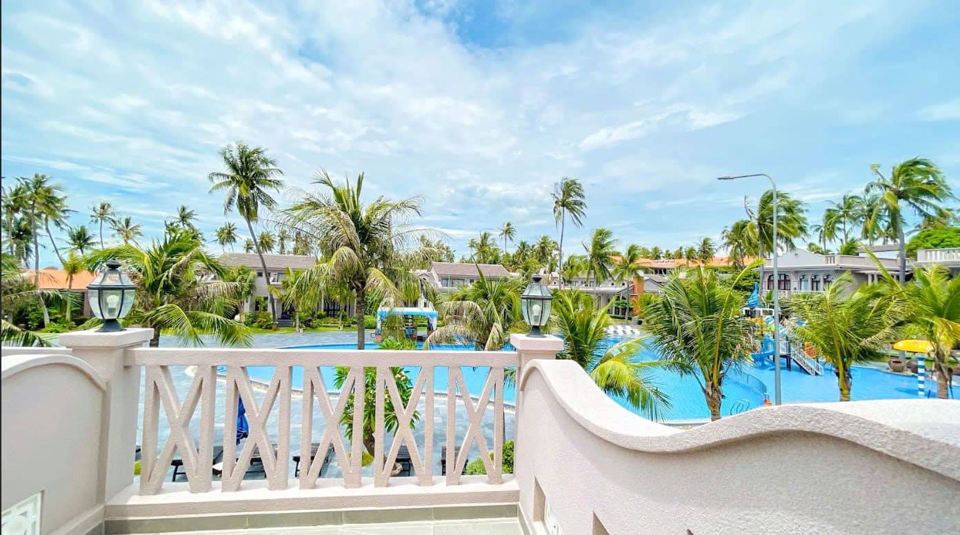 rooms-deluxe-pool-view