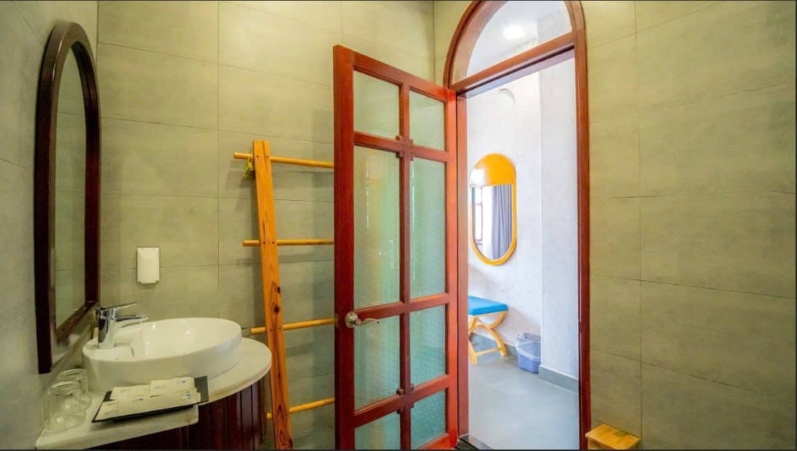 rooms-deluxe-pool-view