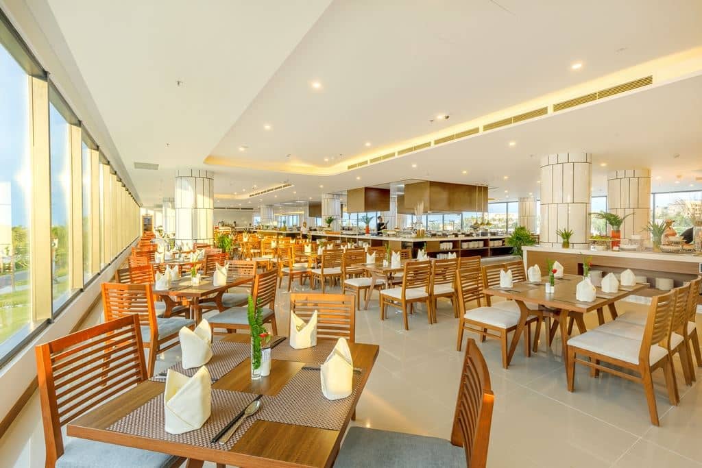 restaurants-gusto-main-restaurant--building--vip-guests