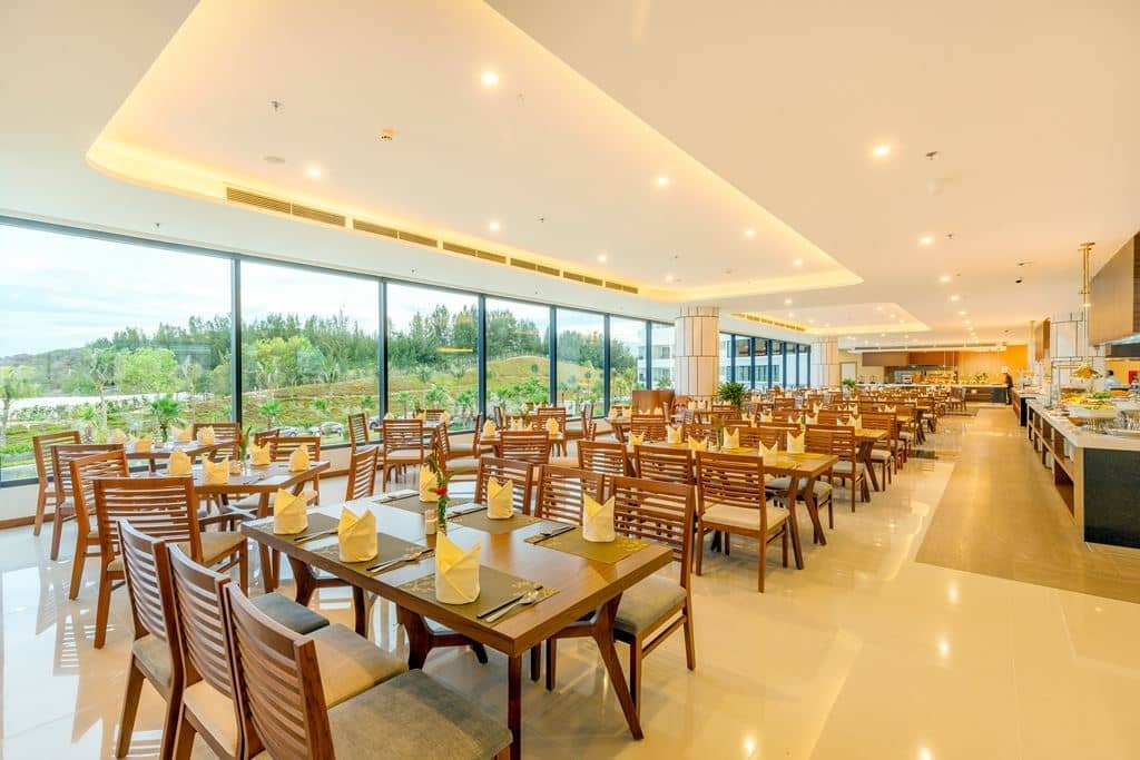 restaurants-gusto-main-restaurant--building--vip-guests