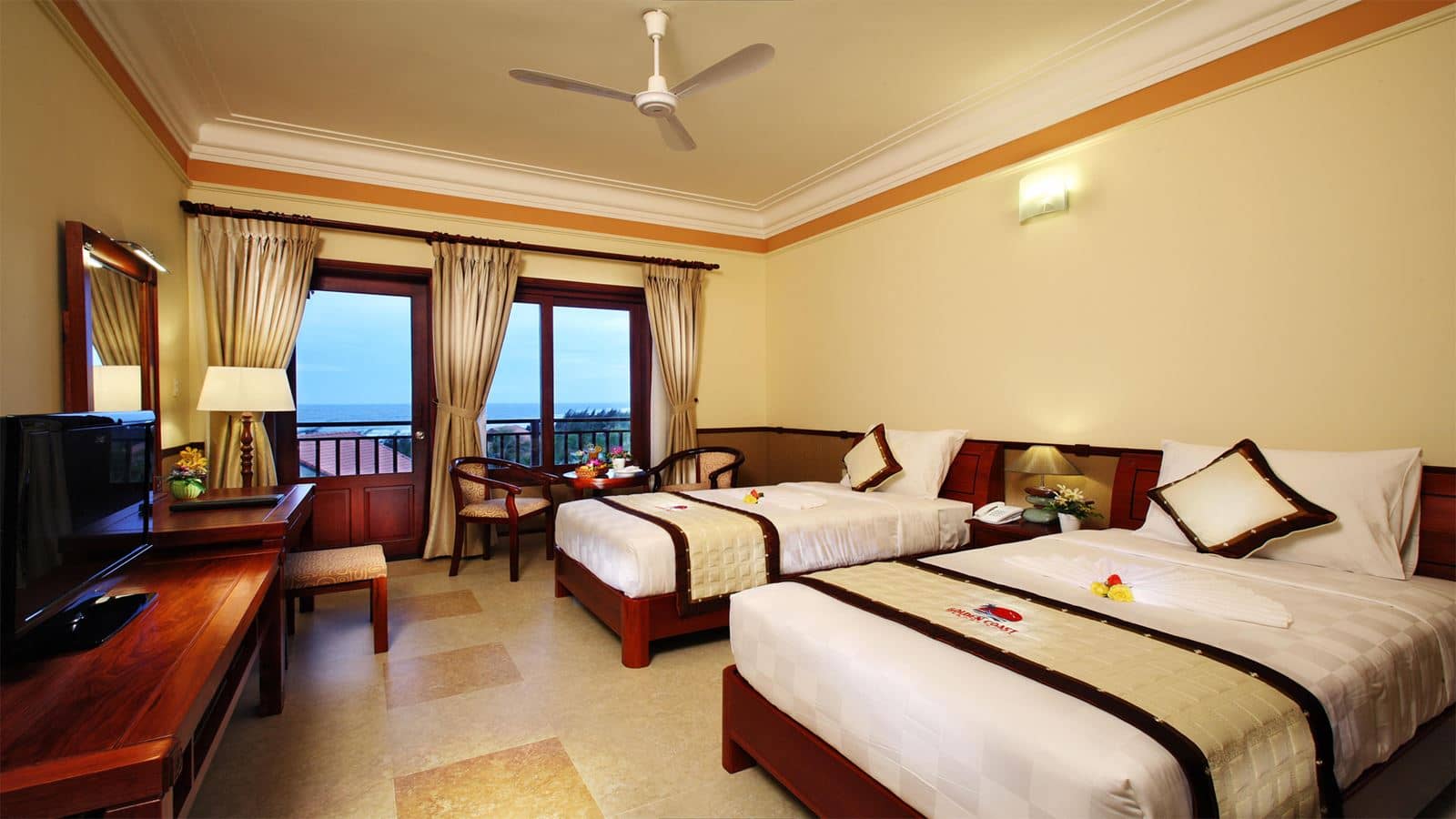 rooms-room-deluxe-gardenview-balcony